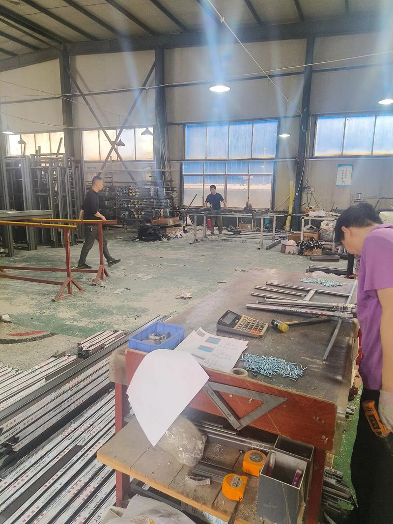 铝合金门窗设计与制造 忙碌而充实的一天